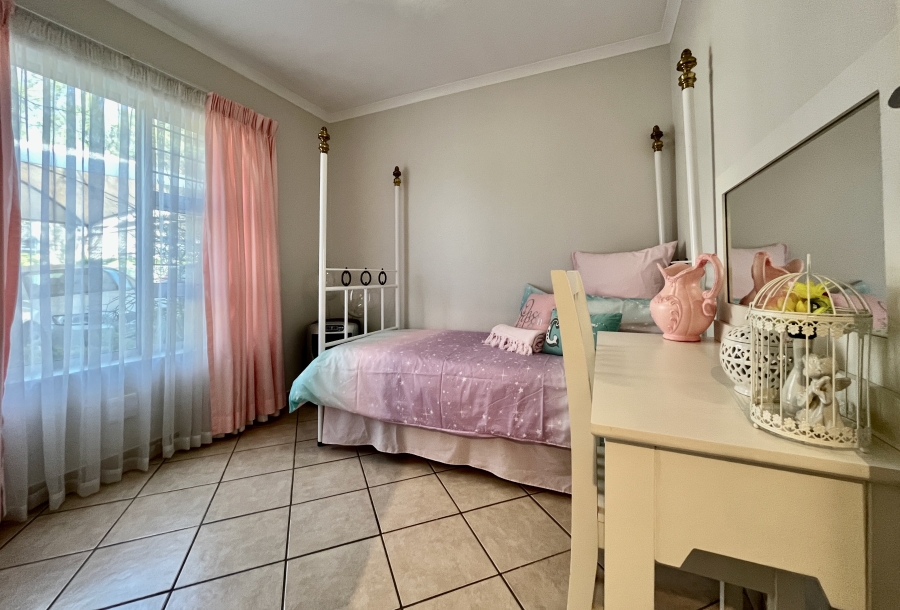 To Let 2 Bedroom Property for Rent in Leeuwenhof Estate Gauteng