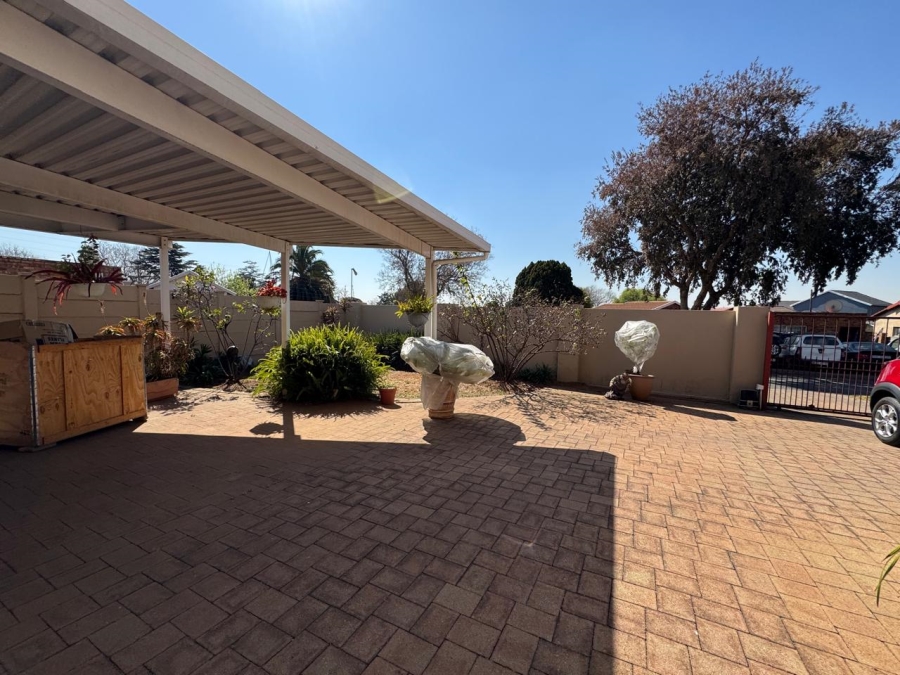 To Let 3 Bedroom Property for Rent in Elandspark Gauteng