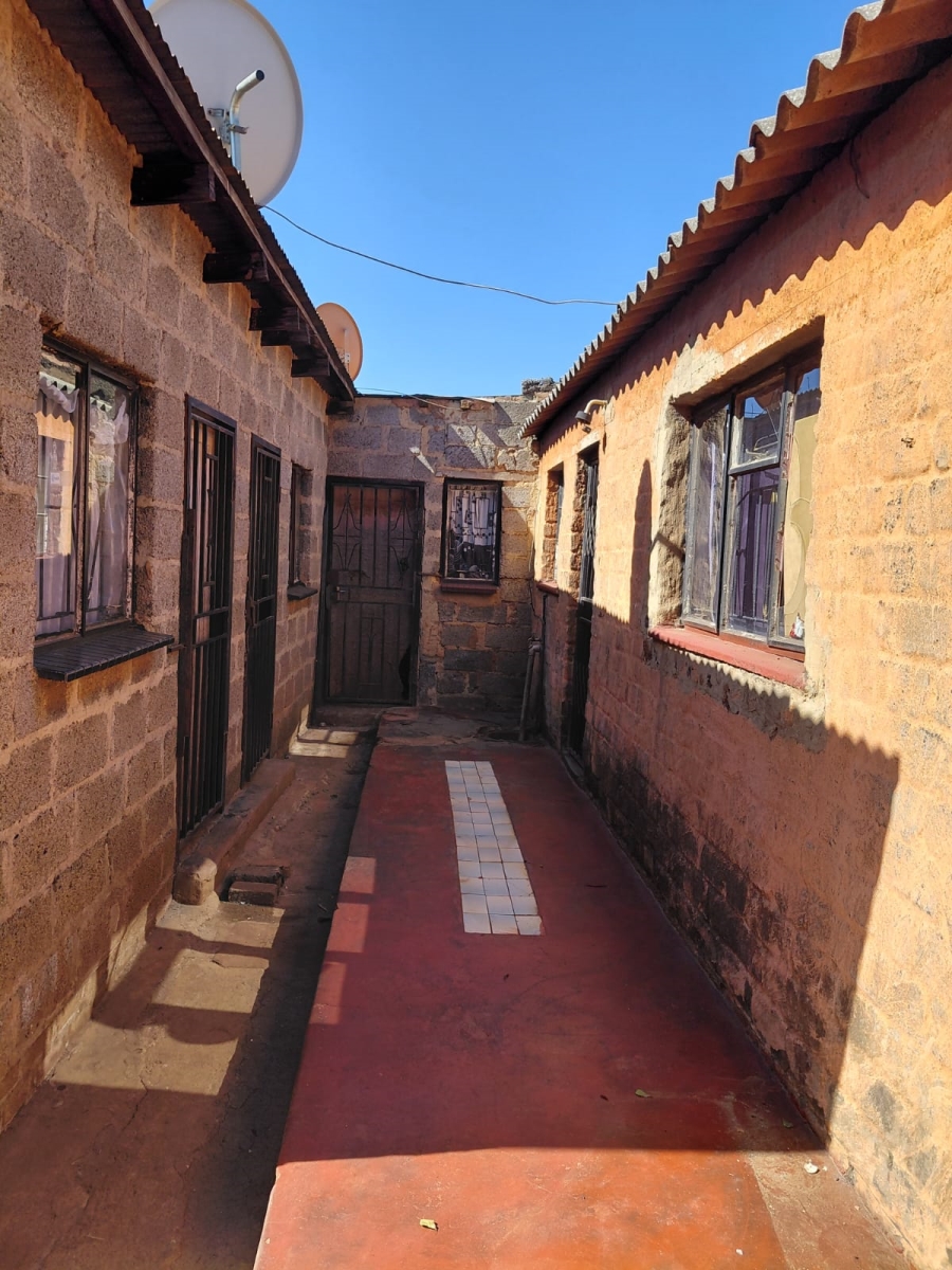 2 Bedroom Property for Sale in Makulong Gauteng