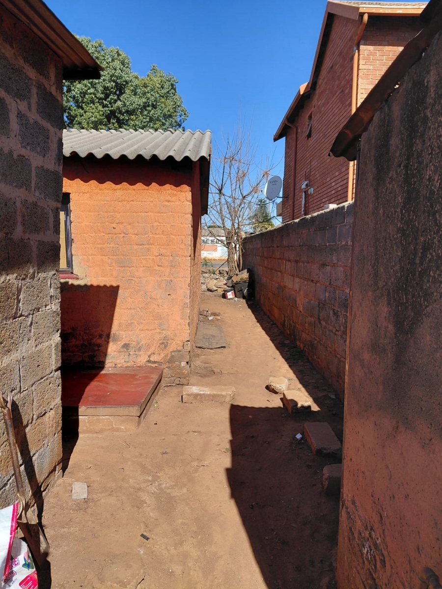 2 Bedroom Property for Sale in Makulong Gauteng