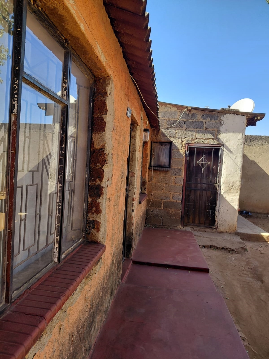 2 Bedroom Property for Sale in Makulong Gauteng