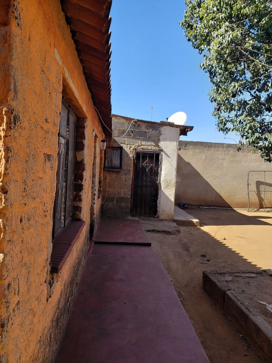 2 Bedroom Property for Sale in Makulong Gauteng