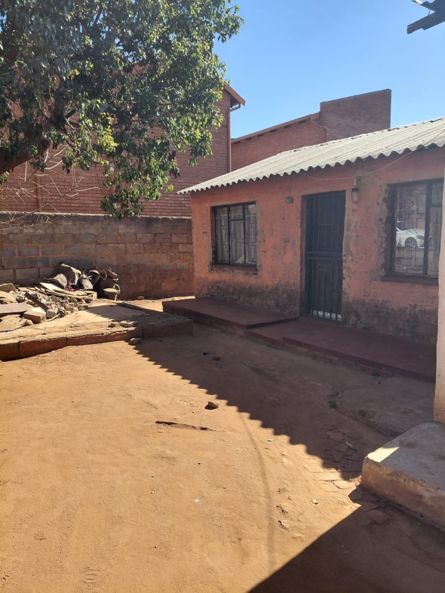 2 Bedroom Property for Sale in Makulong Gauteng