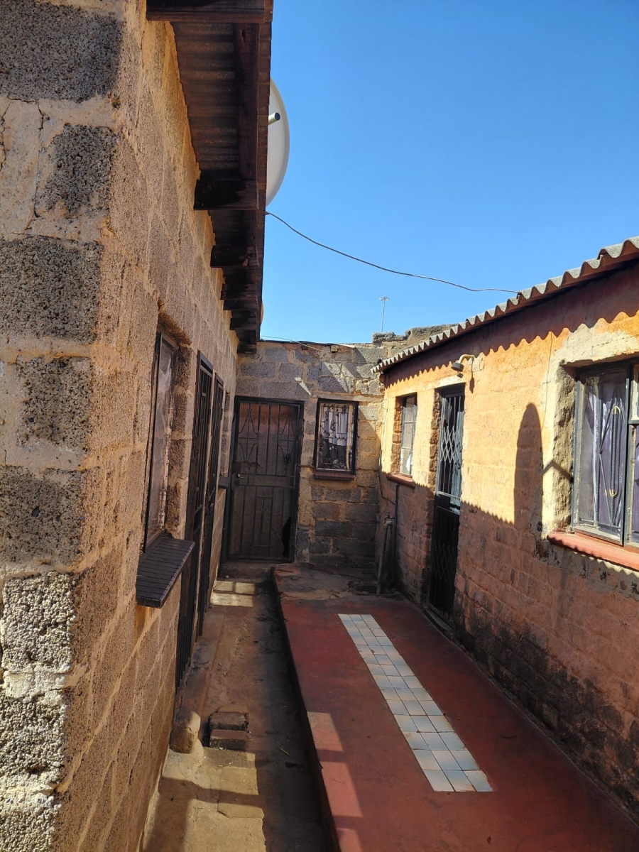 2 Bedroom Property for Sale in Makulong Gauteng