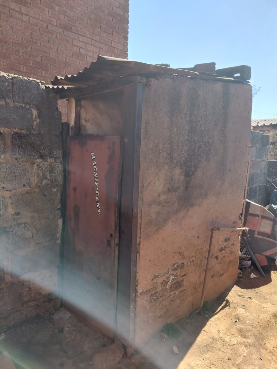 2 Bedroom Property for Sale in Makulong Gauteng