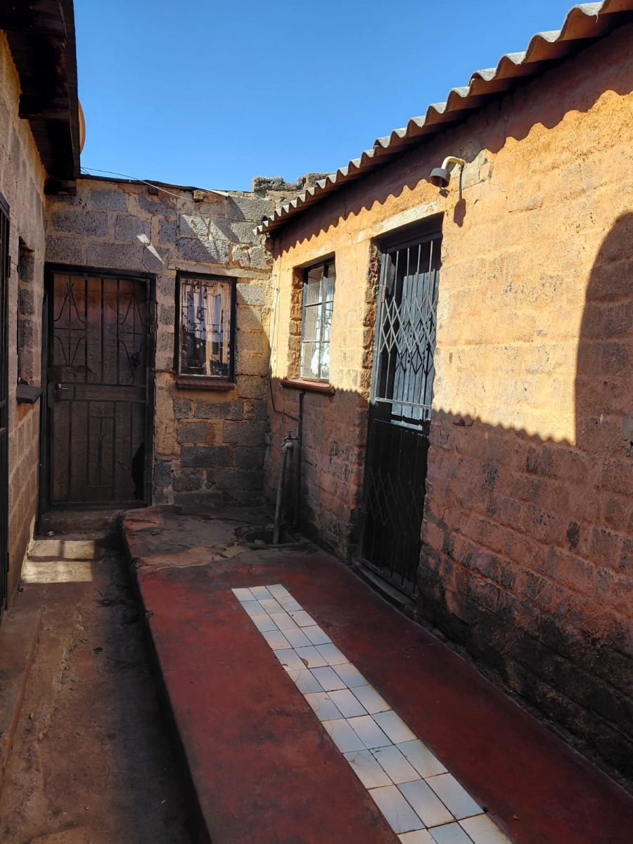 2 Bedroom Property for Sale in Makulong Gauteng