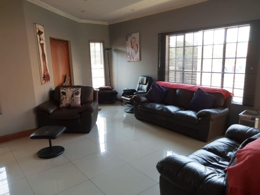 To Let 5 Bedroom Property for Rent in Rooihuiskraal North Gauteng