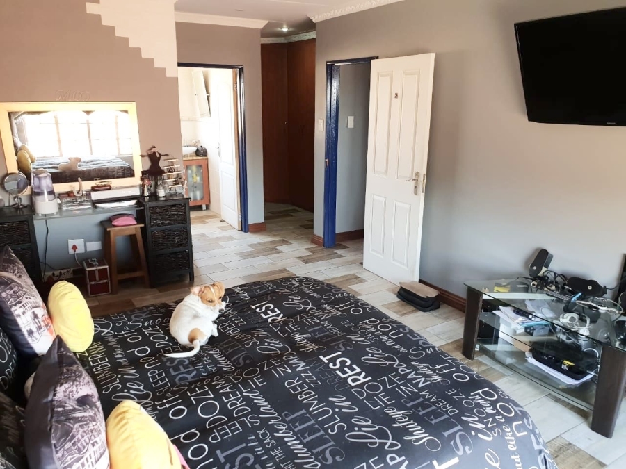 To Let 5 Bedroom Property for Rent in Rooihuiskraal North Gauteng