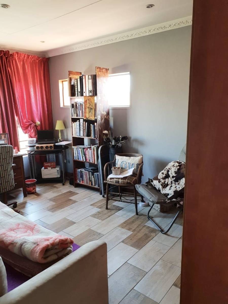 To Let 5 Bedroom Property for Rent in Rooihuiskraal North Gauteng