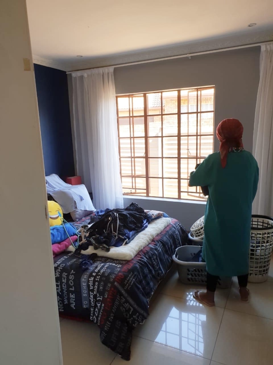 To Let 5 Bedroom Property for Rent in Rooihuiskraal North Gauteng