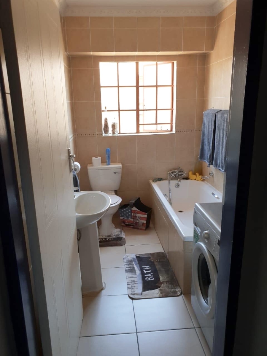 To Let 5 Bedroom Property for Rent in Rooihuiskraal North Gauteng