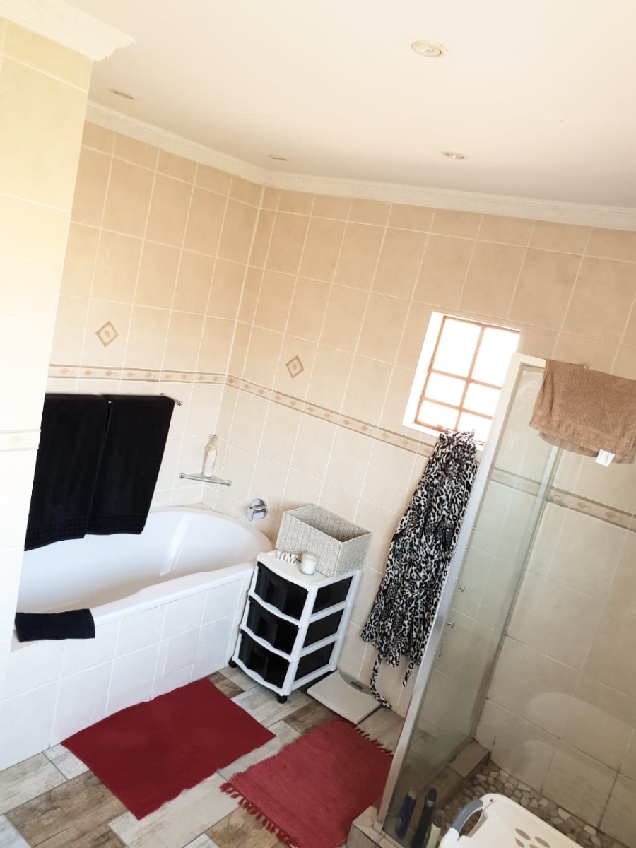 To Let 5 Bedroom Property for Rent in Rooihuiskraal North Gauteng