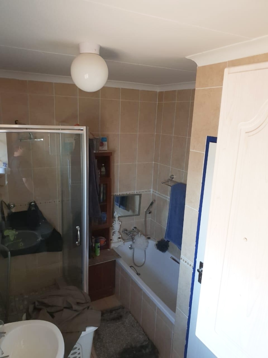 To Let 5 Bedroom Property for Rent in Rooihuiskraal North Gauteng