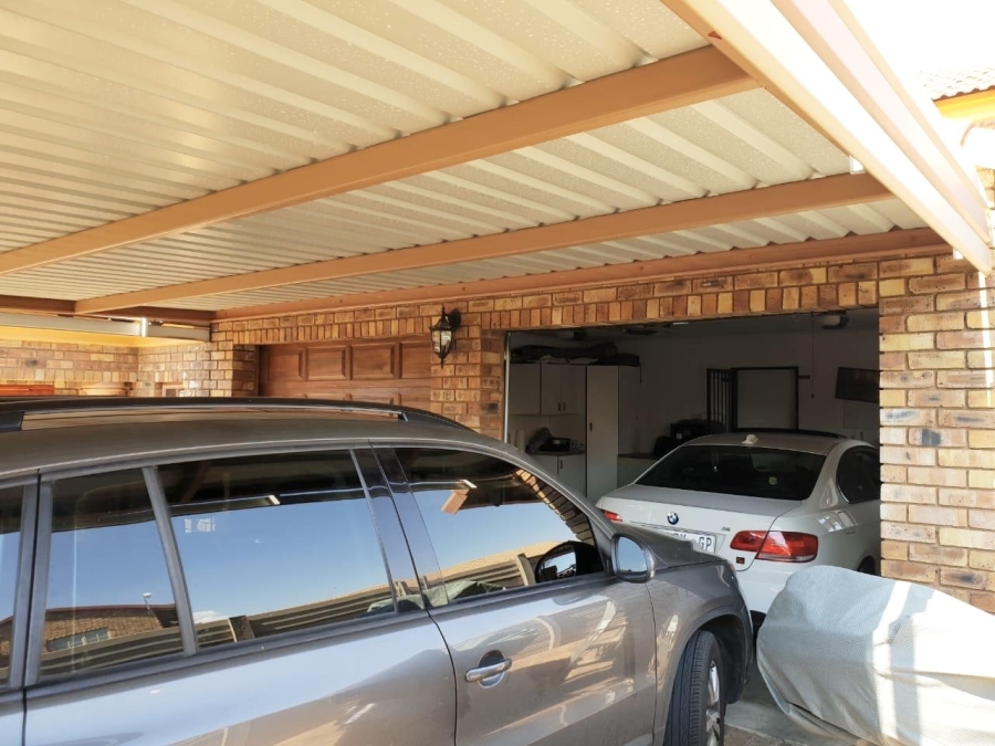 To Let 5 Bedroom Property for Rent in Rooihuiskraal North Gauteng