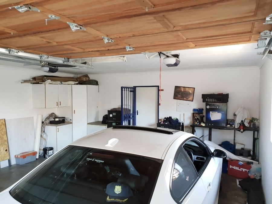 To Let 5 Bedroom Property for Rent in Rooihuiskraal North Gauteng
