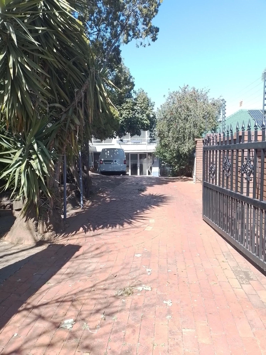 To Let Commercial Property for Rent in Dowerglen Gauteng