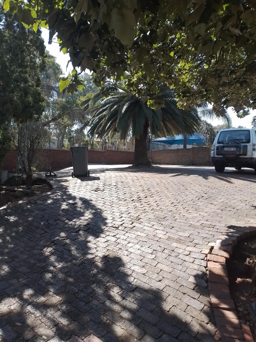 To Let Commercial Property for Rent in Dowerglen Gauteng