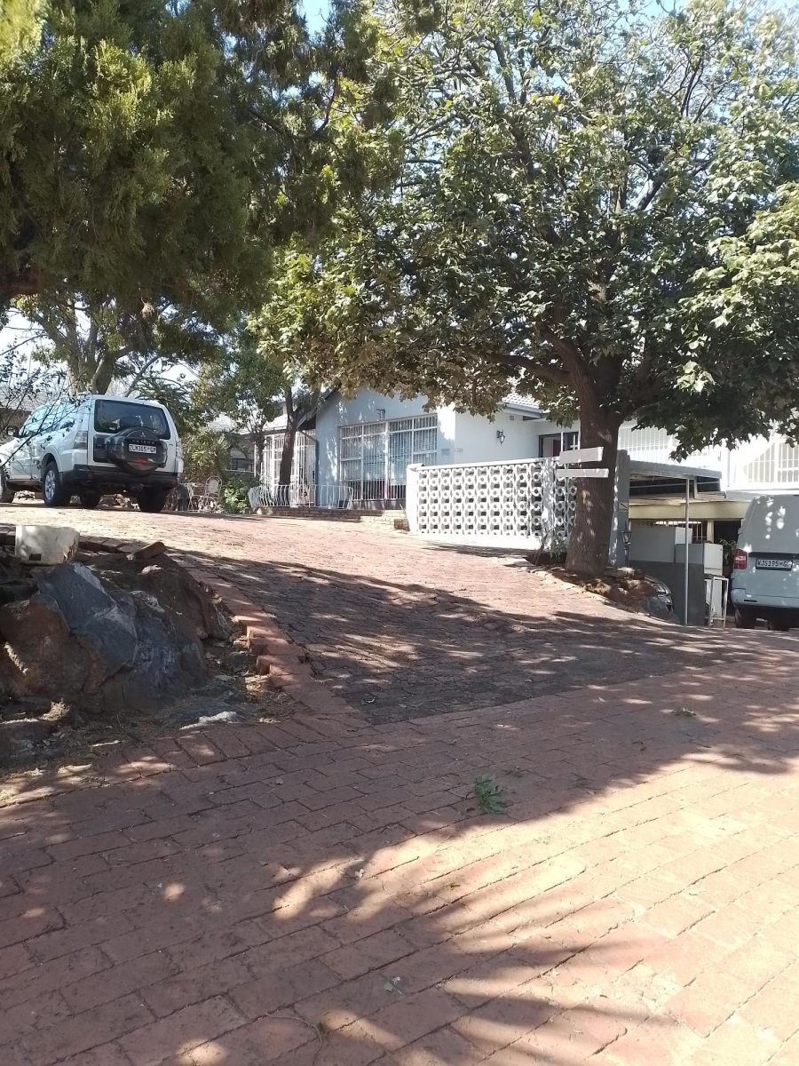 To Let Commercial Property for Rent in Dowerglen Gauteng