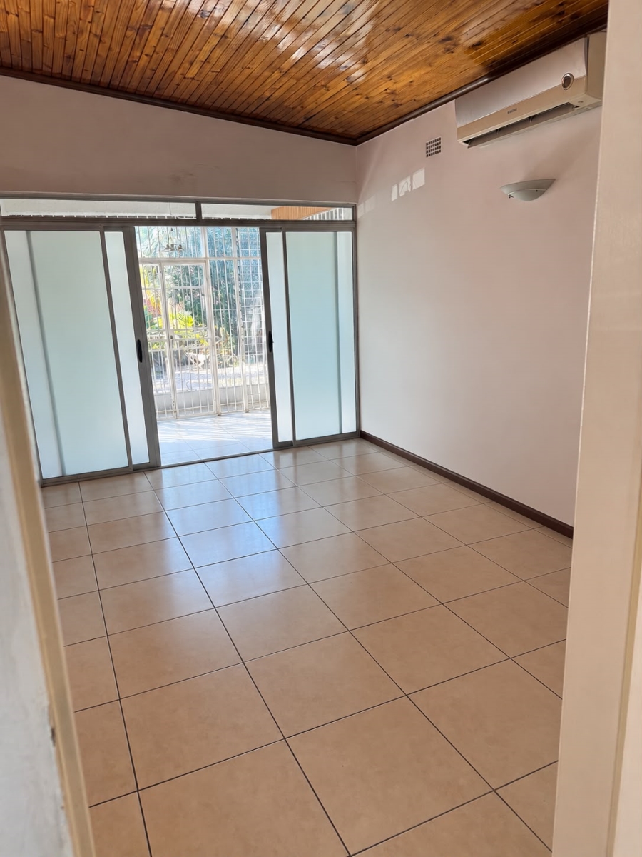 To Let Commercial Property for Rent in Dowerglen Gauteng
