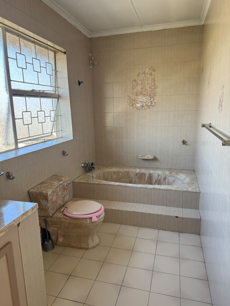 To Let Commercial Property for Rent in Dowerglen Gauteng