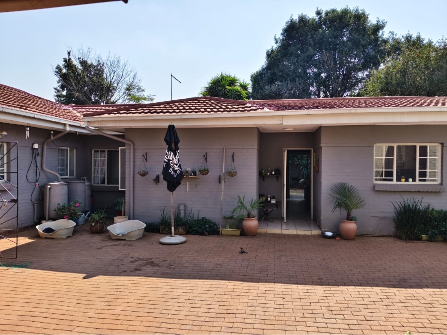 4 Bedroom Property for Sale in Edenvale Central Gauteng