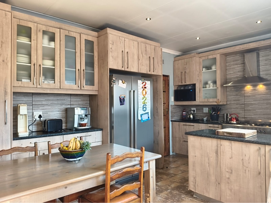 4 Bedroom Property for Sale in Edenvale Central Gauteng