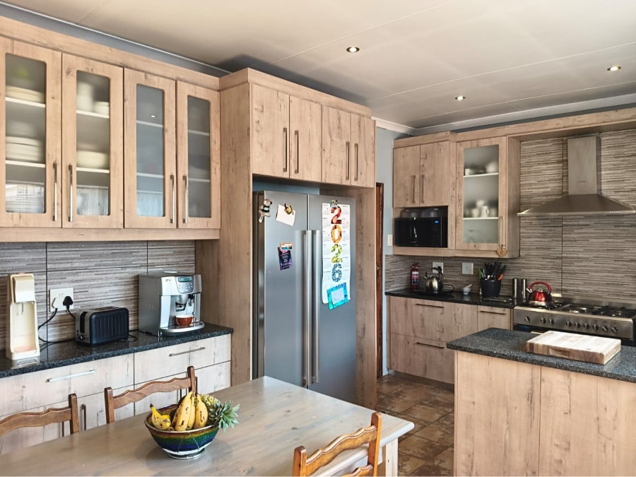4 Bedroom Property for Sale in Edenvale Central Gauteng
