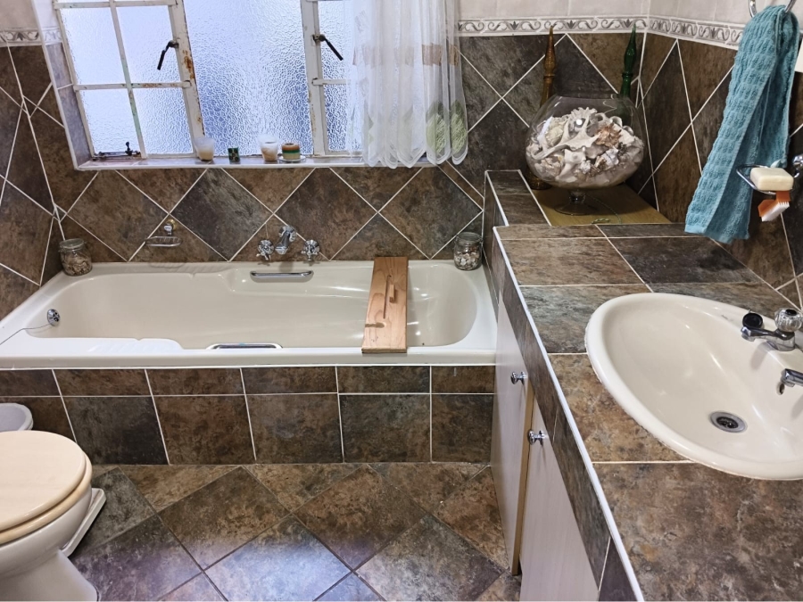 4 Bedroom Property for Sale in Edenvale Central Gauteng