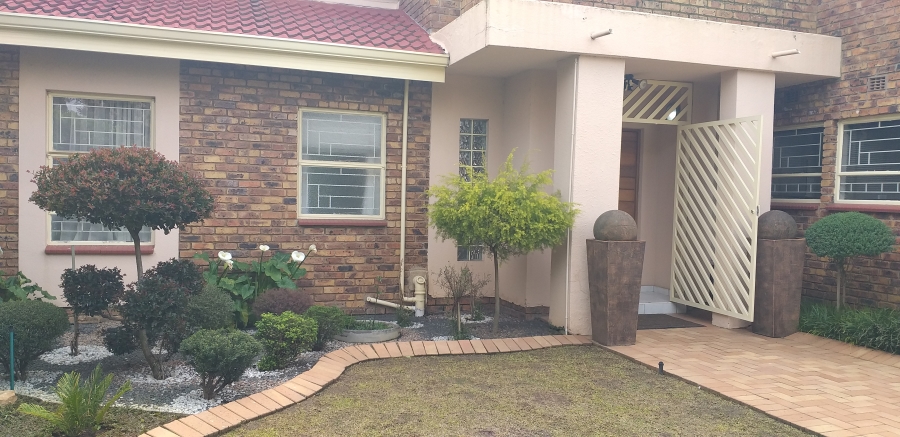 4 Bedroom Property for Sale in Farrarmere Gauteng