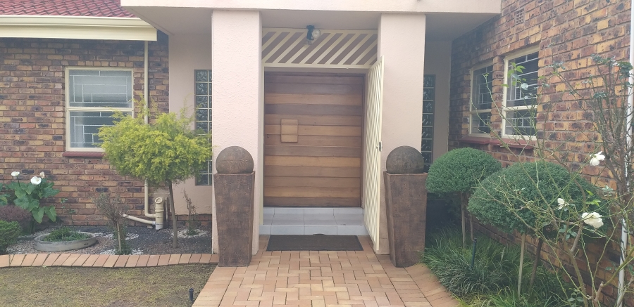 4 Bedroom Property for Sale in Farrarmere Gauteng