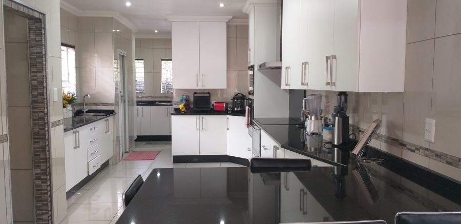 4 Bedroom Property for Sale in Farrarmere Gauteng