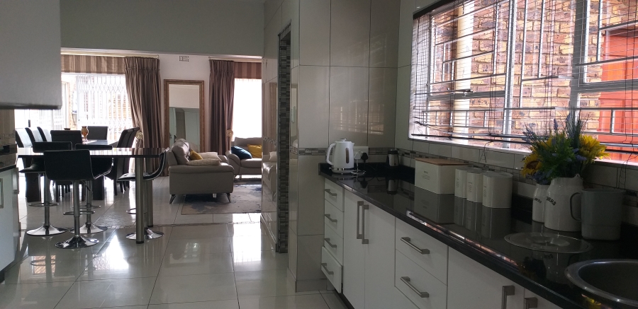 4 Bedroom Property for Sale in Farrarmere Gauteng