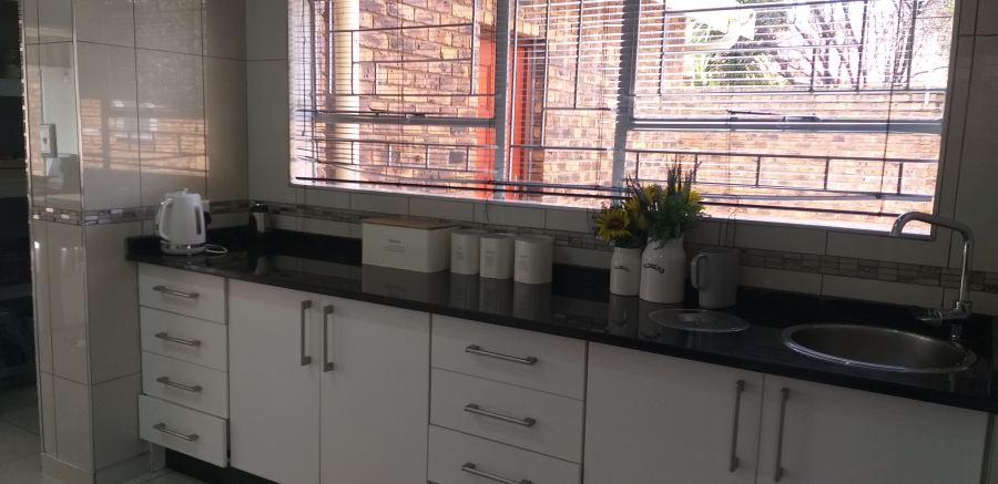 4 Bedroom Property for Sale in Farrarmere Gauteng