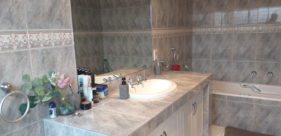 4 Bedroom Property for Sale in Farrarmere Gauteng