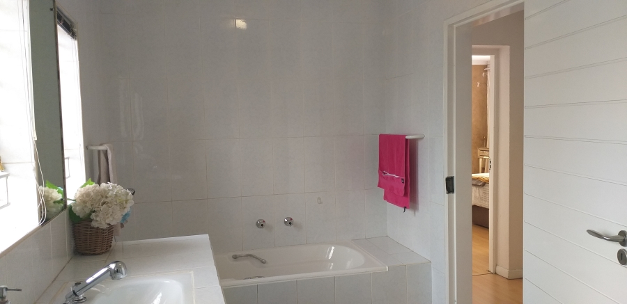 4 Bedroom Property for Sale in Farrarmere Gauteng