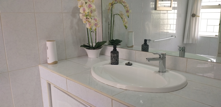 4 Bedroom Property for Sale in Farrarmere Gauteng