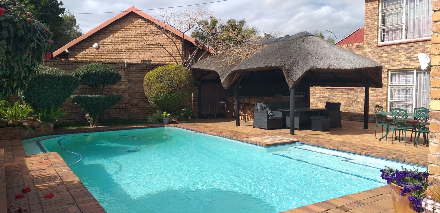 4 Bedroom Property for Sale in Farrarmere Gauteng