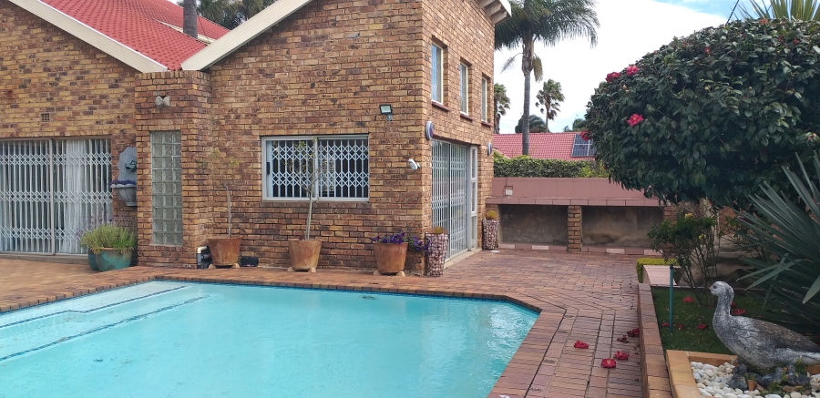 4 Bedroom Property for Sale in Farrarmere Gauteng