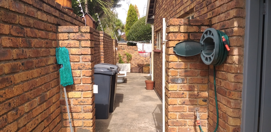 4 Bedroom Property for Sale in Farrarmere Gauteng