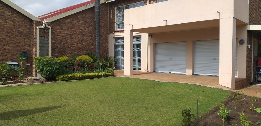 4 Bedroom Property for Sale in Farrarmere Gauteng