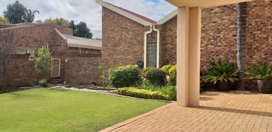 4 Bedroom Property for Sale in Farrarmere Gauteng