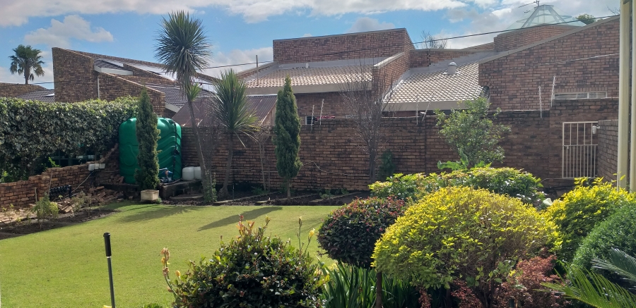 4 Bedroom Property for Sale in Farrarmere Gauteng