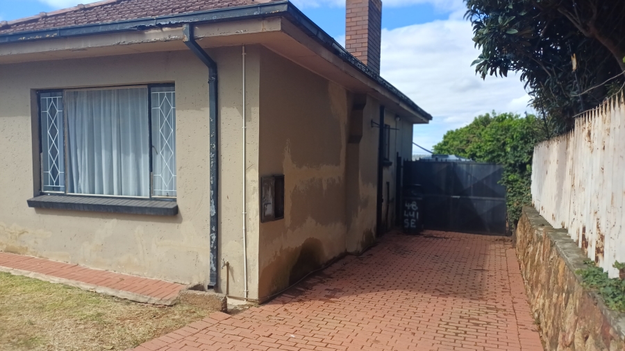 5 Bedroom Property for Sale in Linmeyer Gauteng
