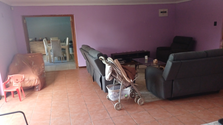 5 Bedroom Property for Sale in Linmeyer Gauteng