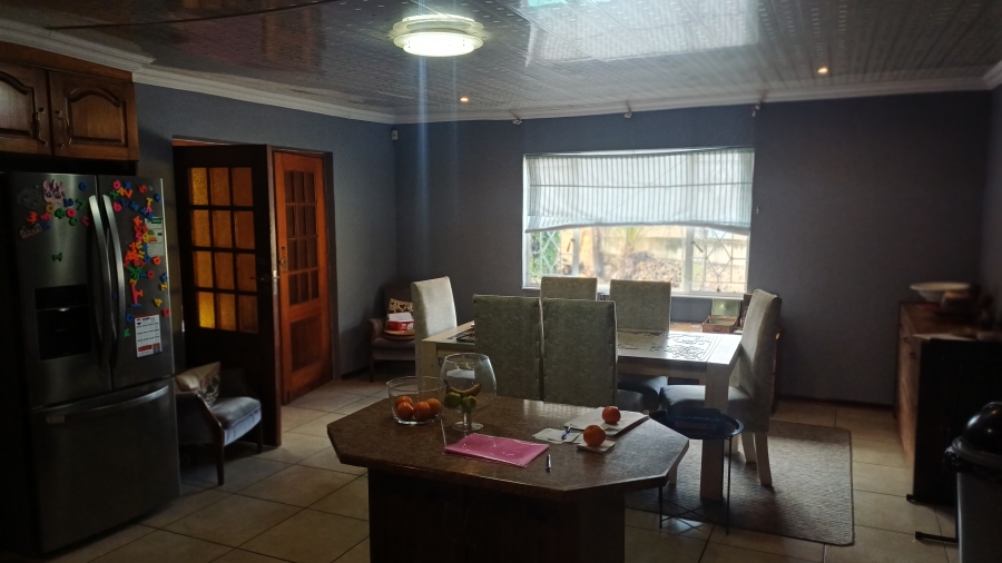 5 Bedroom Property for Sale in Linmeyer Gauteng