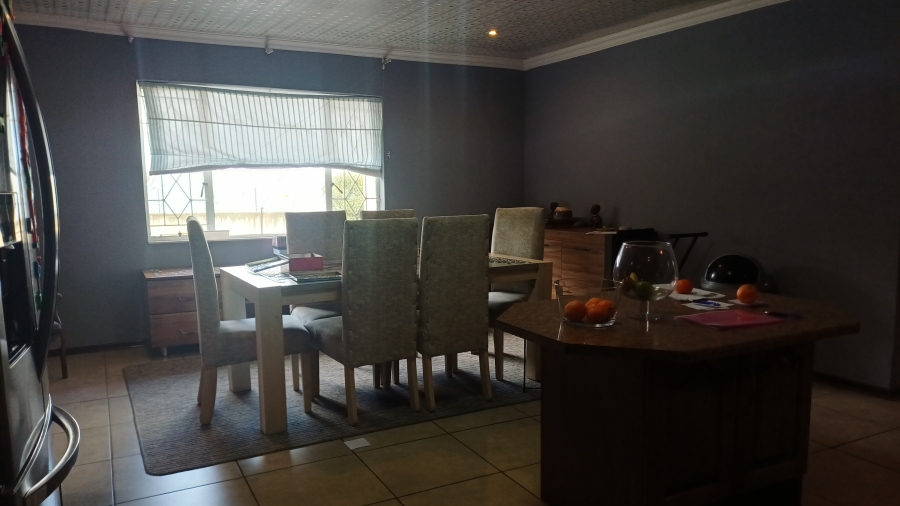 5 Bedroom Property for Sale in Linmeyer Gauteng