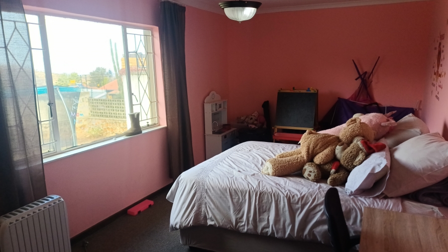 5 Bedroom Property for Sale in Linmeyer Gauteng