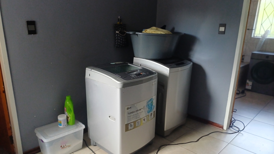 5 Bedroom Property for Sale in Linmeyer Gauteng