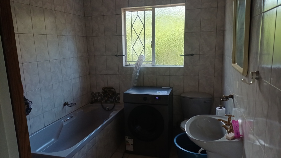 5 Bedroom Property for Sale in Linmeyer Gauteng