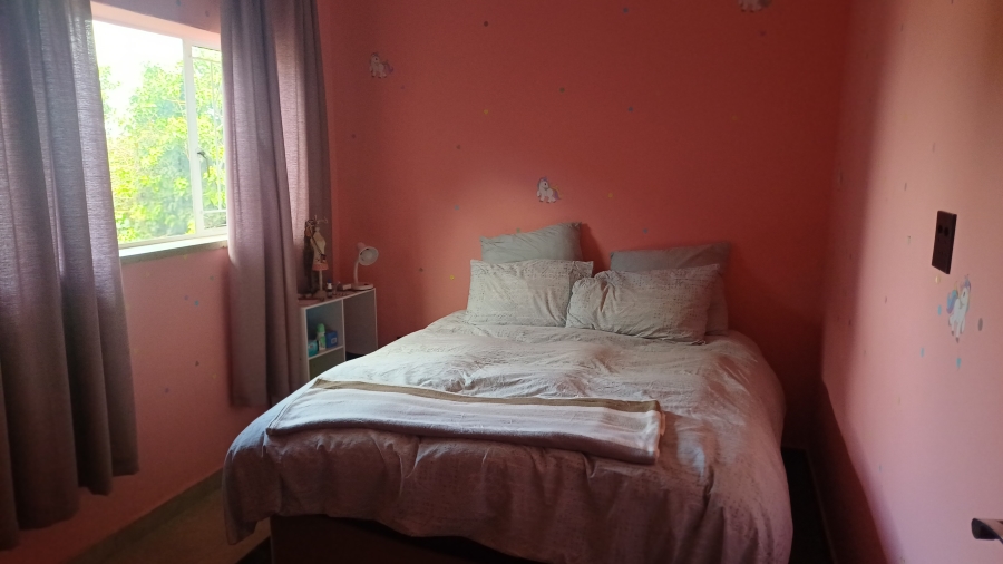 5 Bedroom Property for Sale in Linmeyer Gauteng